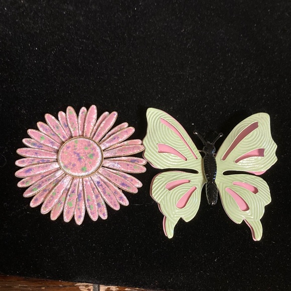 Vintage Enamel brooches one butterfly one flower beautiful details minor wear - Picture 1 of 10